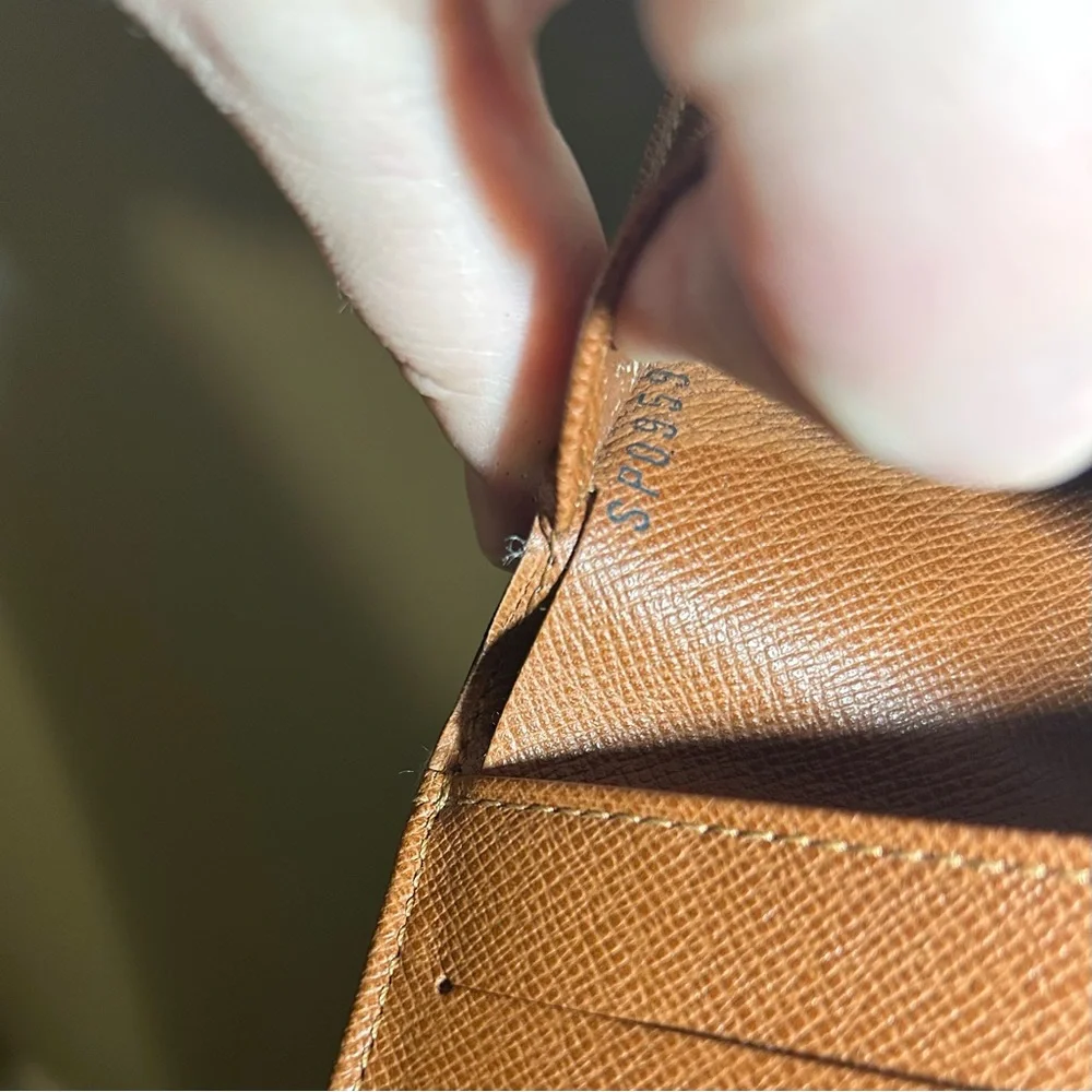 Authentic Louis Vuitton Elise Wallet - Picture 8 of 11